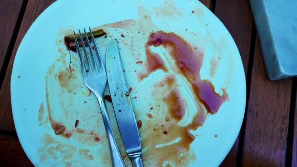 Питание Последствия Пустой Тарелки Остатками Еды Остатки Пластины Готовая Плита — стоковое видео