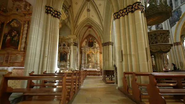 Fribourg, İsviçre Çemberi Mart 2022 - Geleneksel Katolik Katedrali İçi - Aziz Nicholas Mimarisi