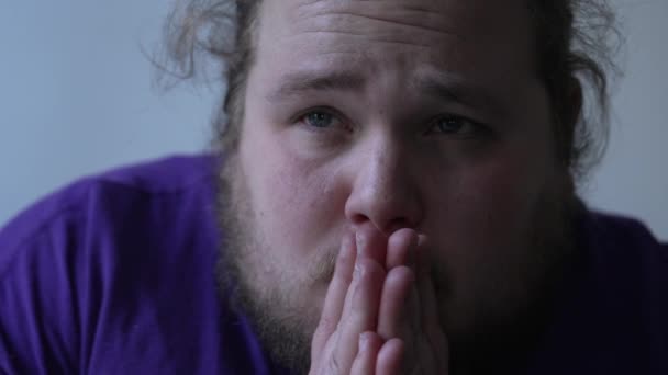 Homme Potelé Anxieux Gros Plan Visage Sentant Pression Mentale Personne — Video
