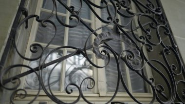 Pencere ızgarasının eski model fraktal süslemesi, antik mimari dekorasyonu