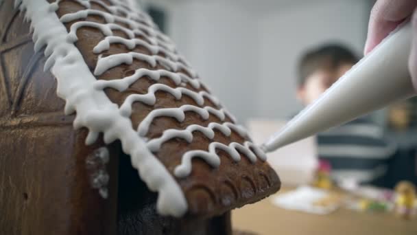 Decoração Casa Gengibre Com Ornamento Gelo Real Cima Tradicional Sobremesa — Vídeo de Stock