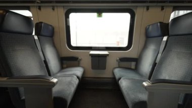 Avrupa 'da İsviçre taşımacılığında boş tren koltukları, yolcu yok