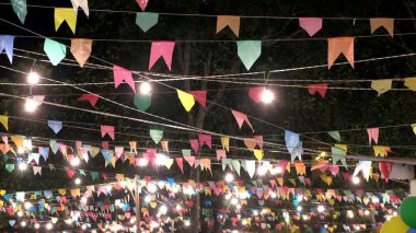 Parti süslemeleri, balonlar renkli festival karnaval kutlamaları.