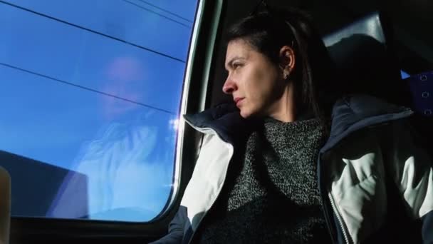 Woman Squinting Eyes Reacting Sun Rays Hitting Face While Traveling — Wideo stockowe