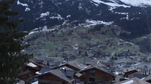 Vista Paisagem Suíça Chalé Casas Montanhas Fundo Durante Temporada Esqui — Vídeo de Stock