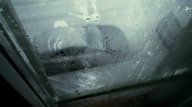 Kış Pencere Bakışı, Memlekete Dönüş İçin Melankolik Bakış