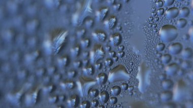 Pencerede Yoğunlaşma Damlacıklarının Makro Perspektifi - Cam Yüzeyde Kabarcıklar