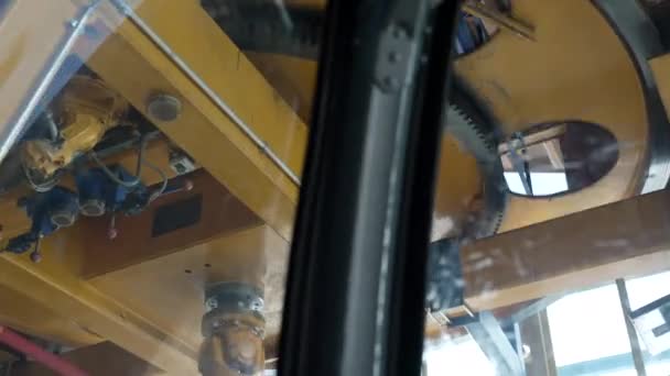 動きの大きい機械類 エンジニアリングの上昇の産業交通機関 — ストック動画