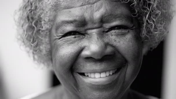 Egy Boldog Fekete Idős Években Fekete Fehérben Monokromatikus Portré Bölcs — Stock videók