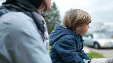 4 Yaşındaki Çocuğun Midilli Sürüşü Macerası, At Sırtındaki Sevimli Çocuk
