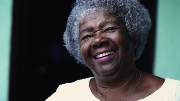 Una Alegre Anciana Negra Riendo Sonriendo Retrato Dama Edad Afroamericana — Vídeo de stock