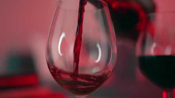Červené Víno Nalít Večerní Oslavu Umírněnost Elegance Podáváme Alkoholický Nápoj — Stock video