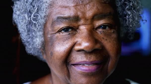 Jedna Zářivý Senior Léta Černá Jihoamerická Starší Žena Afrického Původu — Stock video