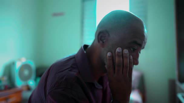 Close Retrato Ancião Afro Americano Lidando Com Angústia Emocional Uma — Vídeo de Stock