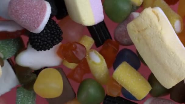 Candy Lecąca Powietrze Perspektywy Makro Bliska Uchwycona Szybkim Aparatem Fotograficznym — Wideo stockowe