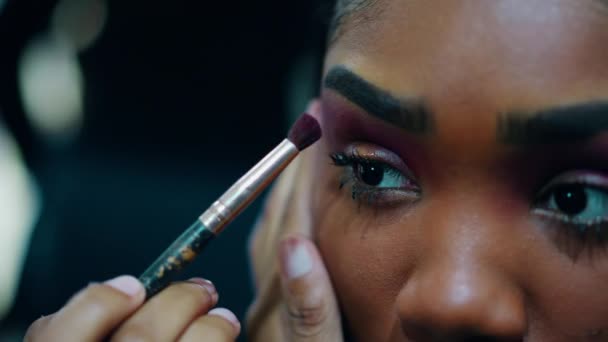 20S African Descent Girl Makeup Routine Close Black Latina Young — Stock Video