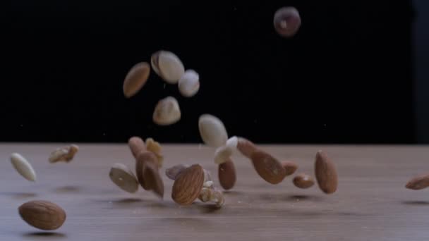 Ассортимент Орехов Медленном Движении Миндаль Грецкие Орехи Пеканы Кешью Hazelnuts — стоковое видео