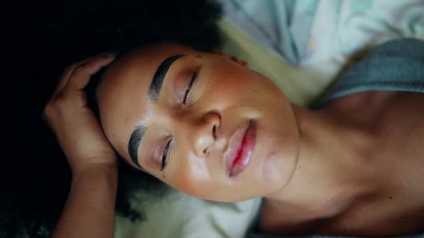 Úzkostlivá Mladá Afroameričanka Pocit Stresu Close Tvář Jedné Nervózní Černošky — Stock video