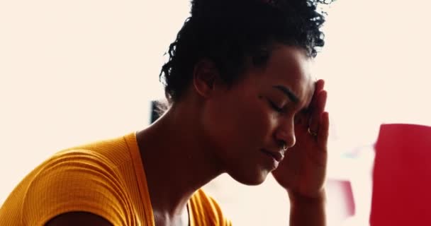 Personne Désespérée Détresse Pendant Une Crise Émotionnelle Femme Lutte Contre — Video