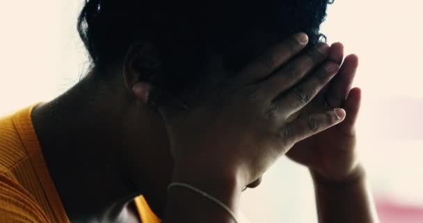 Individuo Desesperado Crisis Emocional Mujer Luchando Con Dolor Casa Sintiendo — Vídeo de stock