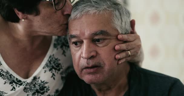 Yaşlı Huzursuz Kıdemli Koca Yaşlılık Kargaşası Kafkasyalı Adam Akıl Hastalığı — Stok video
