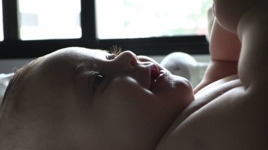 Sevimli bebek yüzü.