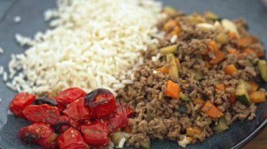 Lezzetli ve Sağlıklı Bulaşık Malzemelerinin Detaylı Manzarası