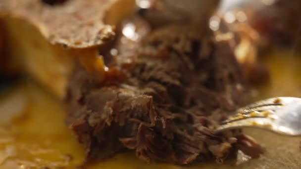 Tender Moment Διχαλίζοντας Κρέας Κλειστή Γαστρονομική Σκηνή — Αρχείο Βίντεο