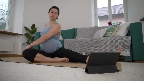 Sen Stadie Graviditet Tillbaka Stretch Rutiner Talet Gravid Kvinna Prioritera — Stockvideo