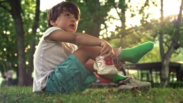 Late Afternoon Park Lad Fastens His Sneakers Grass — Stock Video