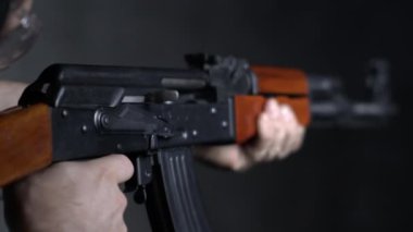 Kişi Ak-47 Tüfeği, 800fps Yüksek Hızlı Çekim Kalaşnikof