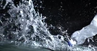 Plastik Su Şişe Kırılması 800fps, Kurşun Çekimi Süper Yavaş Çekimde