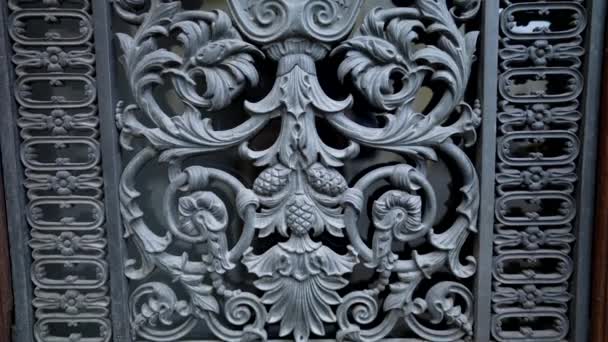 Indah Adornment Oleh Fasad Pintu Ornamen Tradisional Eropa Dalam Arsitektur — Stok Video