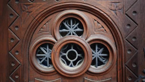 Timeless Craftsmanship Antique Elegant Doorway Showcasing Ornamentation Adornments — Stock Video