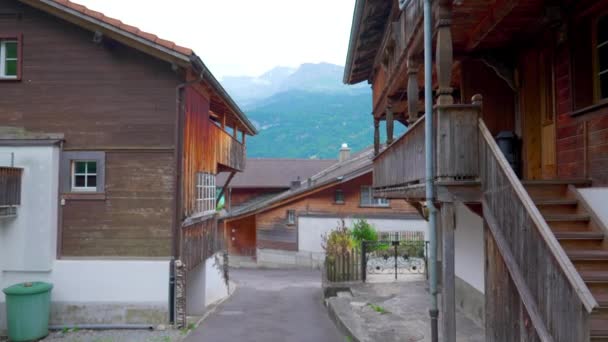 Swiss Street Traditional Wooden Chalets Small Town Switzerland Rural Mountains — Stock Video