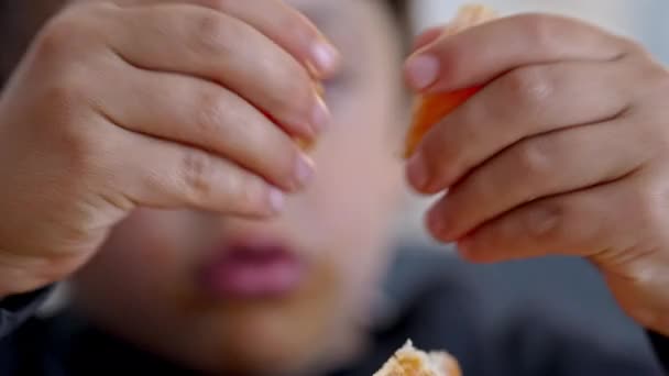 Young Boy Methodically Prepares Consuming His Mandarin Diligently Stripping Extra — Stok Video