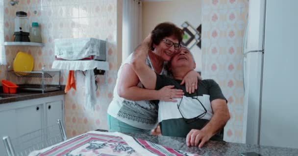 Glücklicher Herzerwärmender Moment Zwischen Einem Älteren Paar Fürsorglicher Liebes Und — Stockvideo