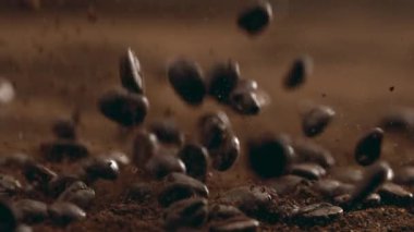 Kahve Fasulyeleri Süper Yavaş Çekimde 1000 Fps 'te, Cafe Powder Airborne' da Macro Lens 'le yakalandı.