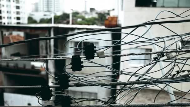 Fili Elettrici Caotici Sul Polo Urbano Sudamericano Intricata Infrastruttura Mess — Video Stock