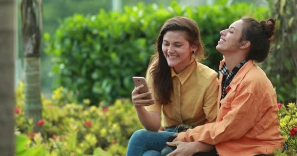 Female Friends Taking Selfie Cellphone Device Girlfriends Taking Photo Smartphone — Stok video