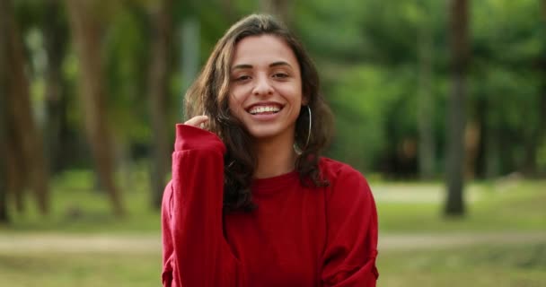 Kvinders Negative Reaktion Nyheder Bliver Alvorlig Millennial Pige Føler Sig – Stock-video