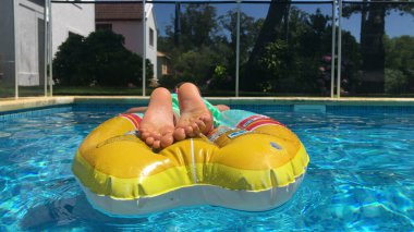 Şişme şişme çocuk