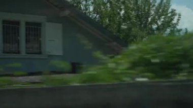 Güzel İsviçre Tren Yolculuğu - Geleneksel Mimarlık, Yeşil Çayırlar, Muhteşem Göl, Güçlü Alplerin Arkaplanı