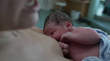 Mahrem İlk Anlar / Yeni Doğan Bebek Doğumdan hemen sonra Emzirme, Anne-Çocuk Bağlanma ve Sağlık Hizmetlerine Odaklanma