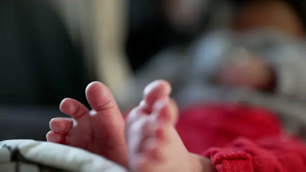 stock image Relaxed baby resting in car seat, tiny feet, detailed view of infants cozy toes, peaceful and calm atmosphere, close-up shot emphasizing comfort and softness, newborn relaxation 