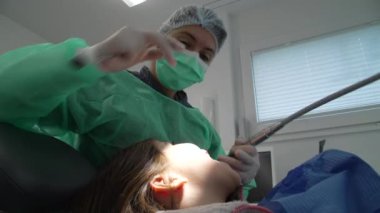 Hastanın Klinikte Kadın Sağlığını Tedavi Etmeye Odaklanmış Dişçi