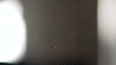 Doğal ışık, soyut, kapalı ortam, sakin atmosfer, sanatsal kompozisyon, dingin ortam, ruhani ruh hali, sakin çevre, minimalist görüş.