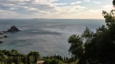 Tuscan Denizi 'nin manzarası Monte Argentario' dan görüldü..