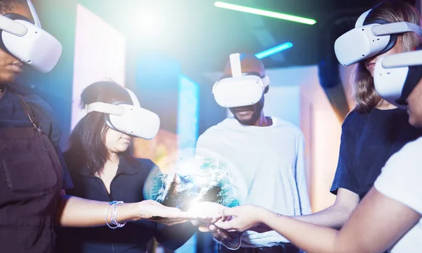 Világ Emberek Jövő Metaverziójának Digitális Hologramja Globális Hálózatépítés Vagy Kiberbolygó — Stock Fotó