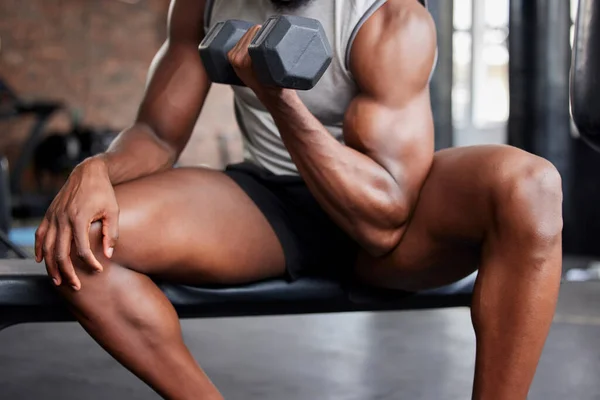 Tornaterem Torna Bicepsz Edzés Súlyemelő Fitness Testépítés Súlyemelő Súlyzóval Sportközpontban — Stock Fotó